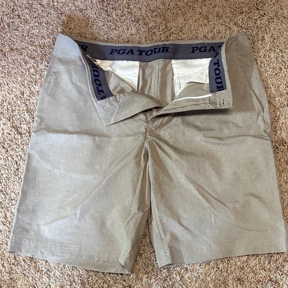 PGA TOUR Men's Light Gray Flat Front Golf Shorts